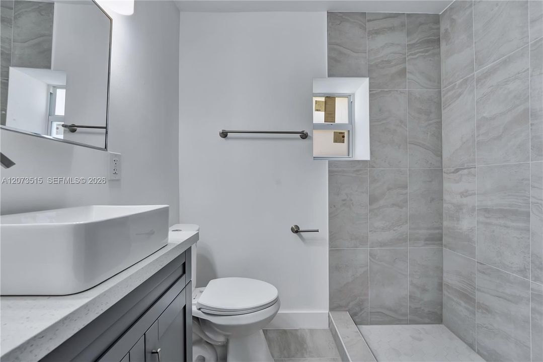 В аренду: $2,000 (1 спален, 1 ванн, 750 Квадратных фут)