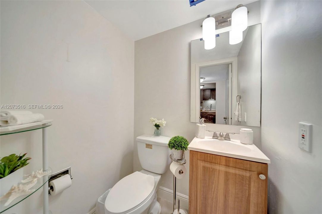 For Sale: $219,990 (1 beds, 1 baths, 646 Square Feet)