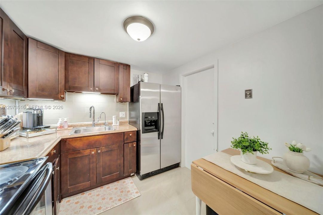 For Sale: $219,990 (1 beds, 1 baths, 646 Square Feet)