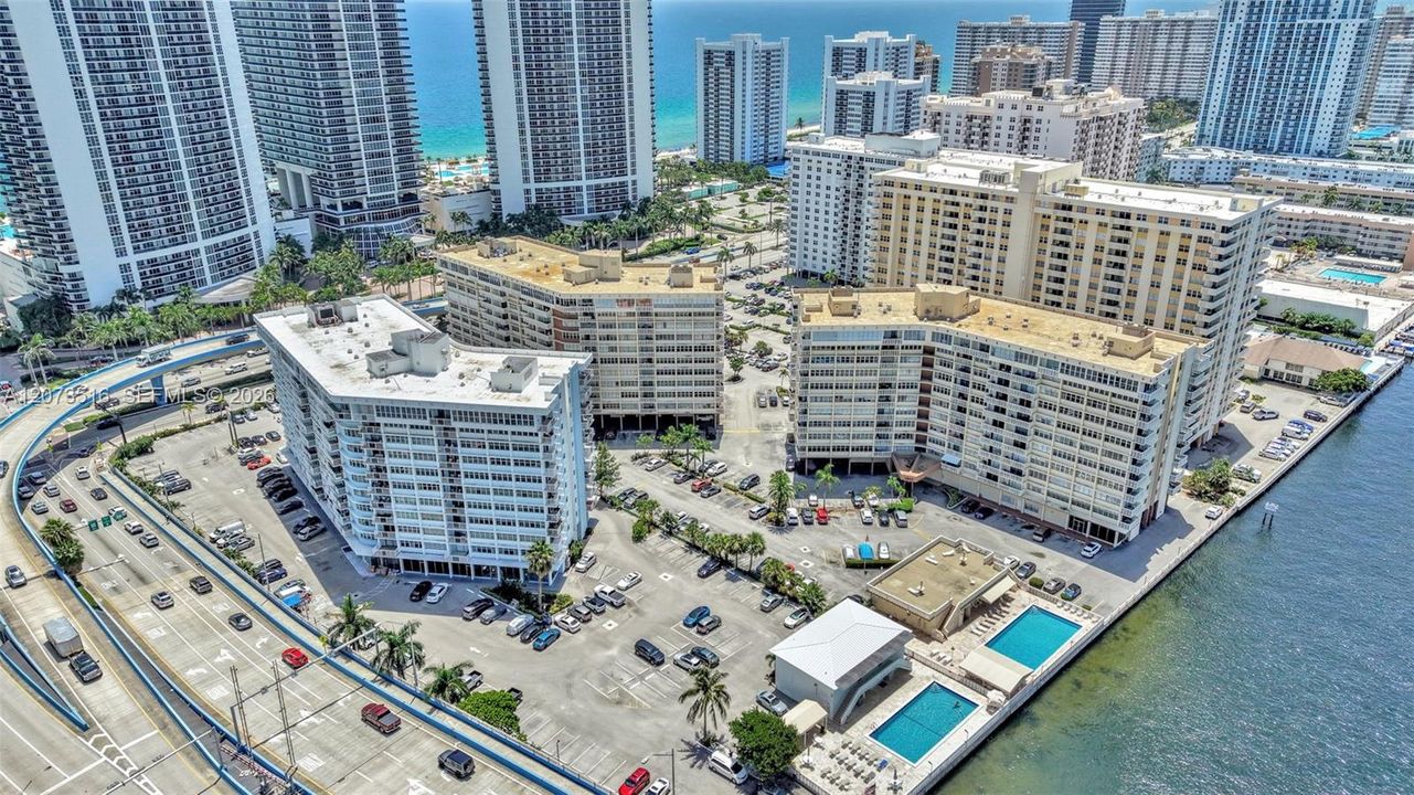 For Sale: $219,990 (1 beds, 1 baths, 646 Square Feet)