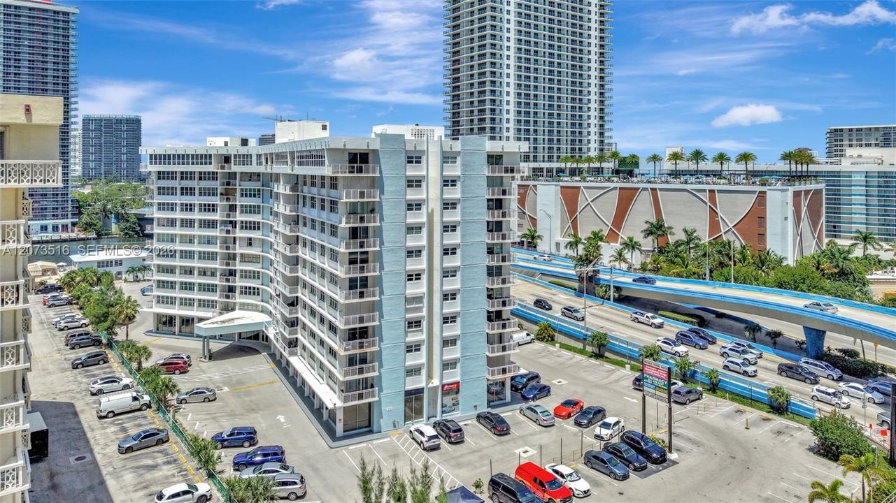 For Sale: $219,990 (1 beds, 1 baths, 646 Square Feet)