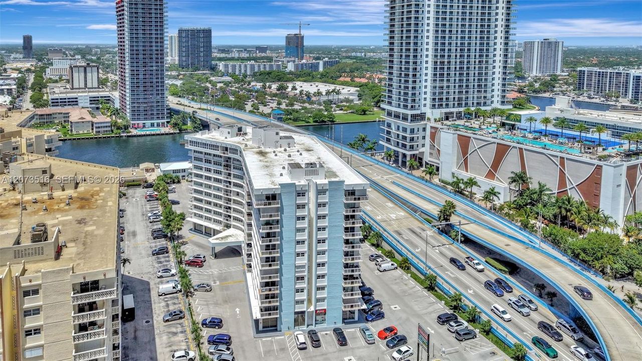 For Sale: $219,990 (1 beds, 1 baths, 646 Square Feet)