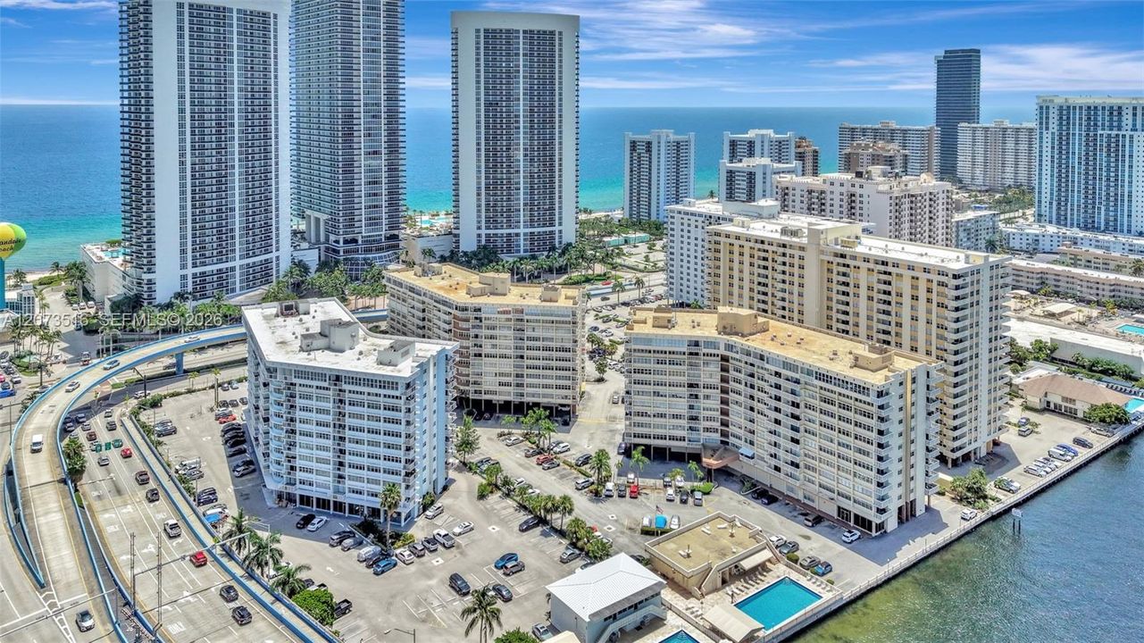 For Sale: $219,990 (1 beds, 1 baths, 646 Square Feet)