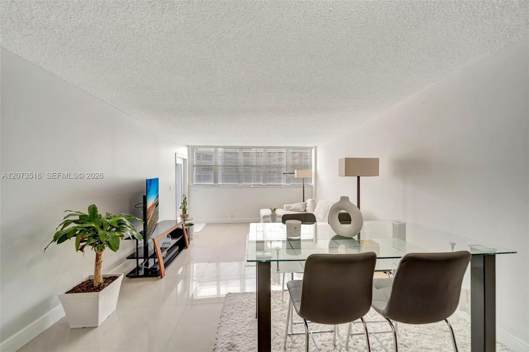 For Sale: $219,990 (1 beds, 1 baths, 646 Square Feet)