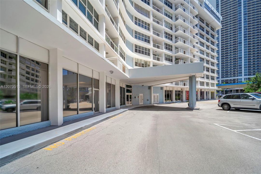 For Sale: $219,990 (1 beds, 1 baths, 646 Square Feet)
