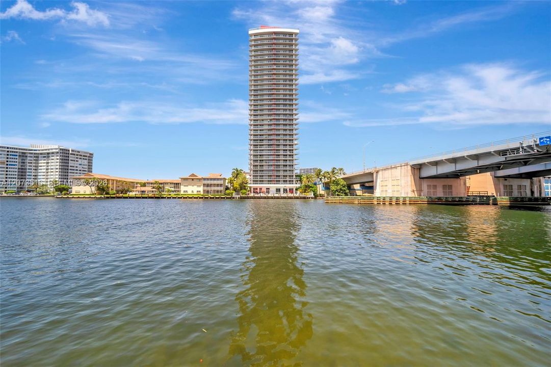 For Sale: $219,990 (1 beds, 1 baths, 646 Square Feet)