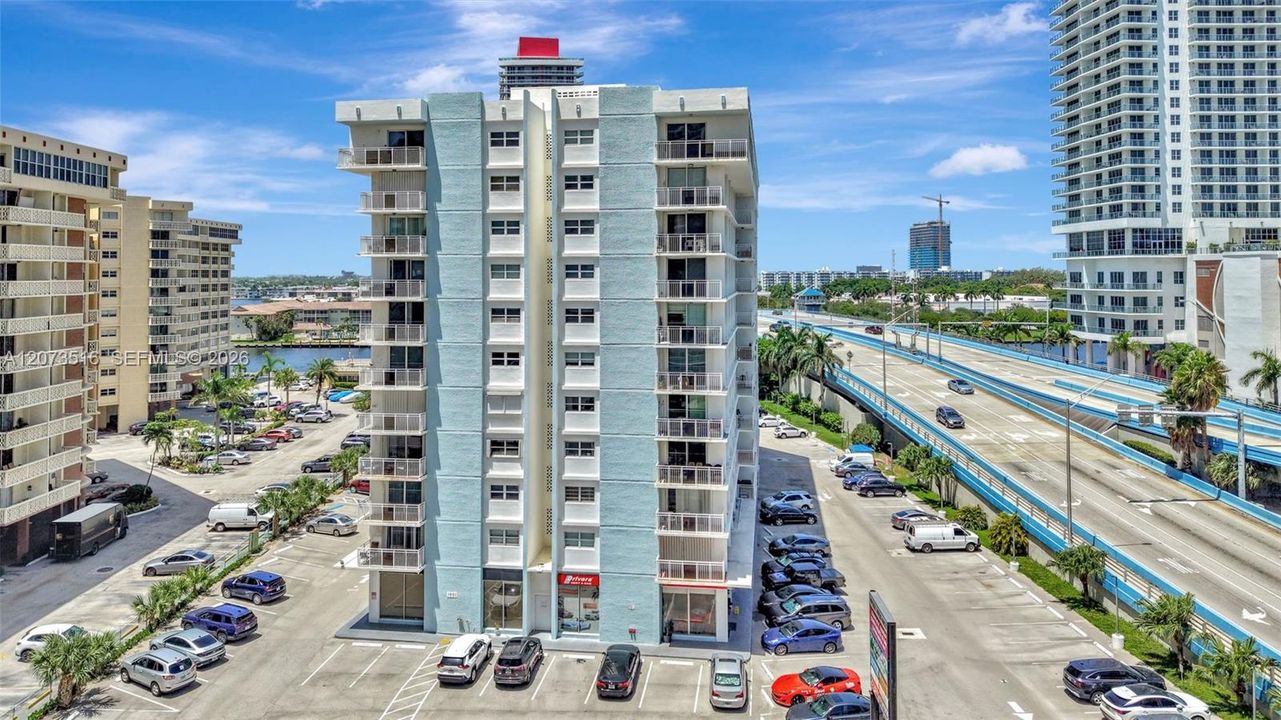 For Sale: $219,990 (1 beds, 1 baths, 646 Square Feet)