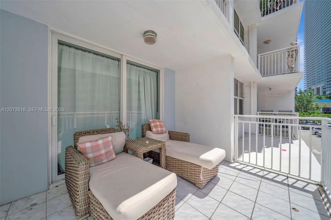 For Sale: $219,990 (1 beds, 1 baths, 646 Square Feet)