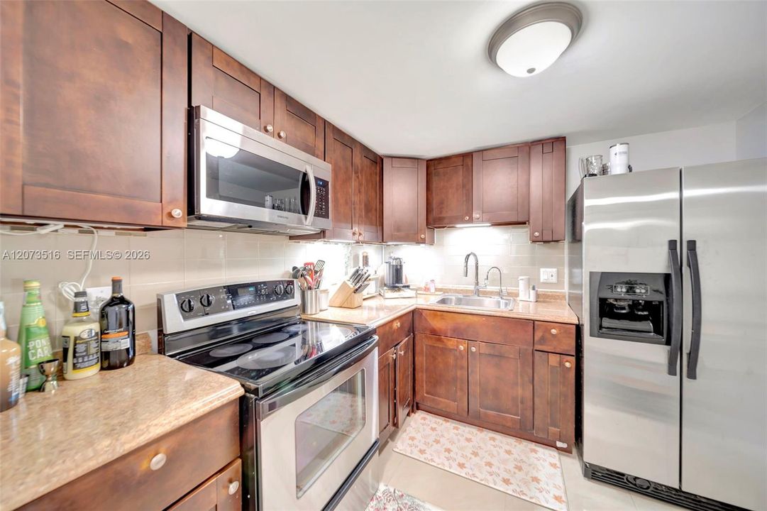 For Sale: $219,990 (1 beds, 1 baths, 646 Square Feet)