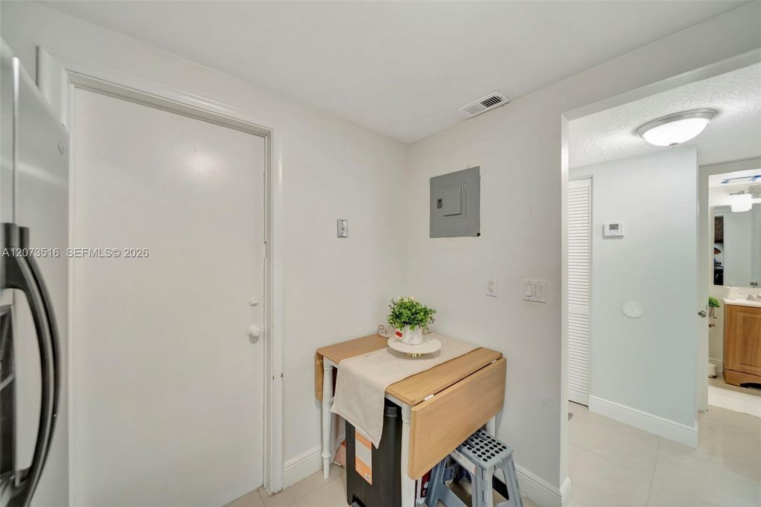 For Sale: $219,990 (1 beds, 1 baths, 646 Square Feet)