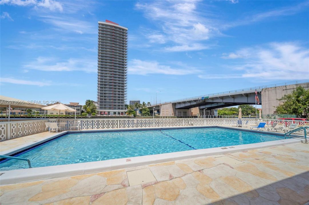 For Sale: $219,990 (1 beds, 1 baths, 646 Square Feet)