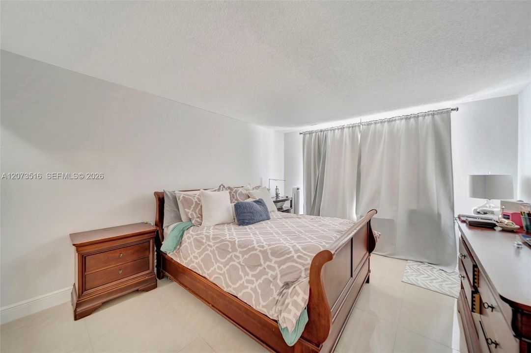 For Sale: $219,990 (1 beds, 1 baths, 646 Square Feet)