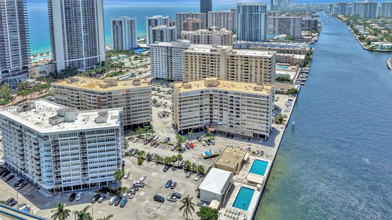 For Sale: $219,990 (1 beds, 1 baths, 646 Square Feet)