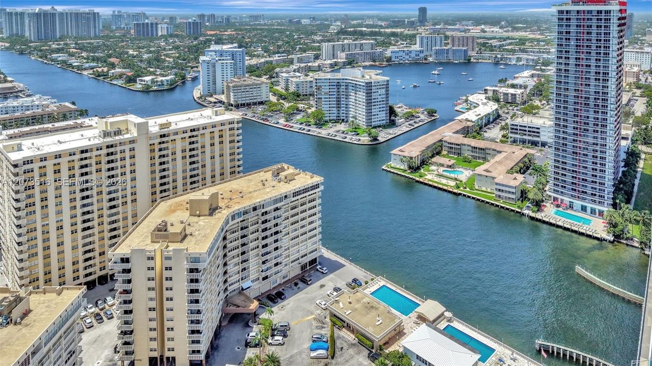 For Sale: $219,990 (1 beds, 1 baths, 646 Square Feet)