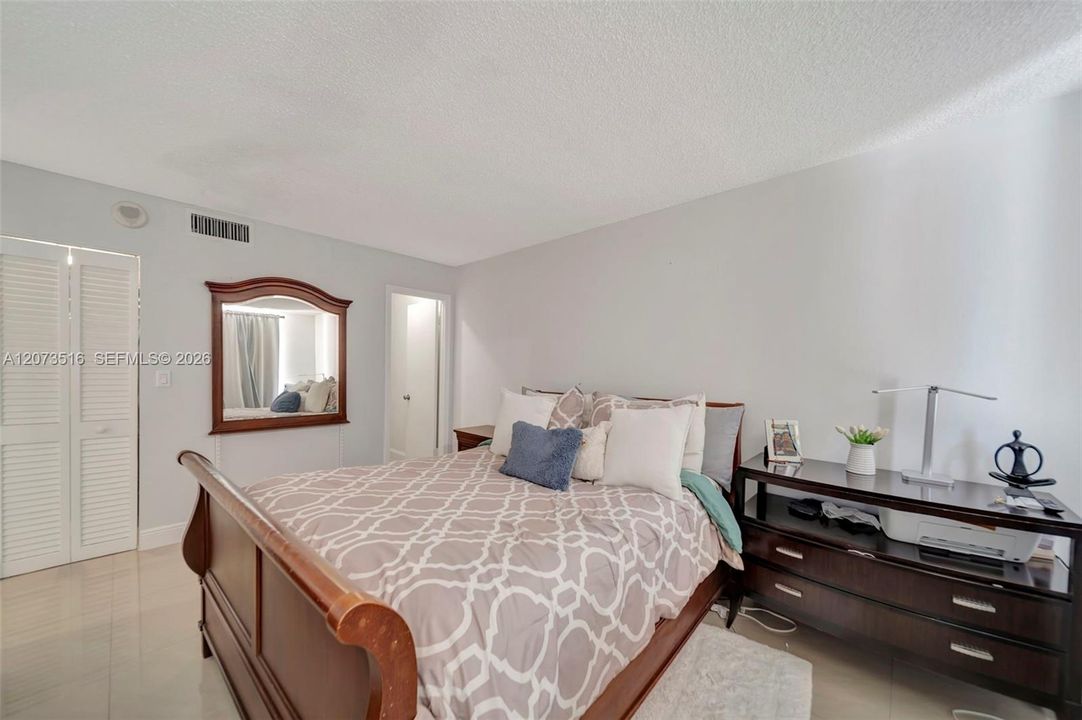 For Sale: $219,990 (1 beds, 1 baths, 646 Square Feet)