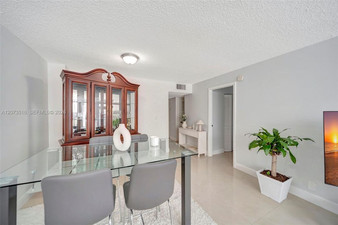 For Sale: $219,990 (1 beds, 1 baths, 646 Square Feet)