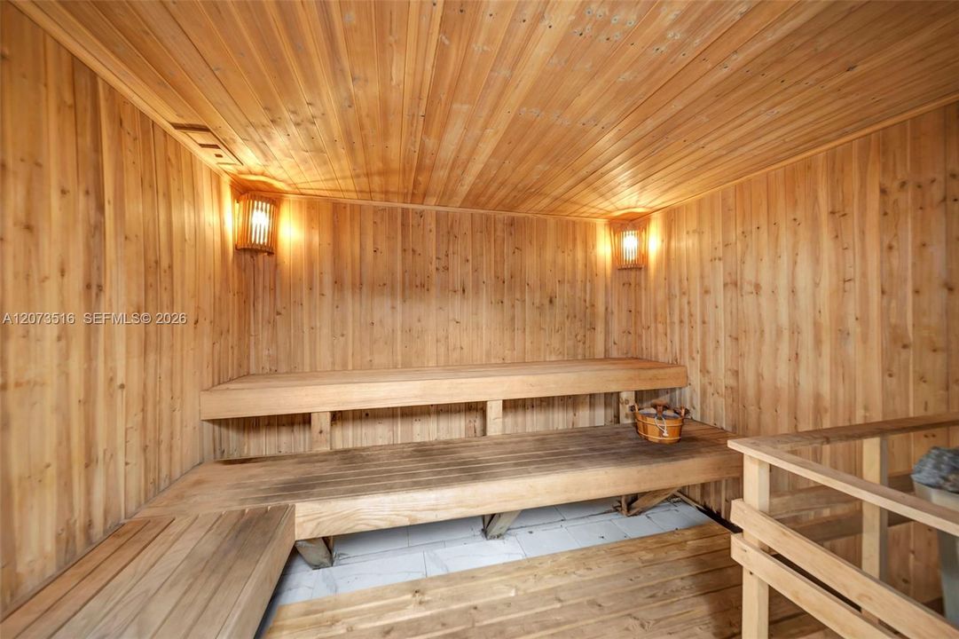 For Sale: $219,990 (1 beds, 1 baths, 646 Square Feet)