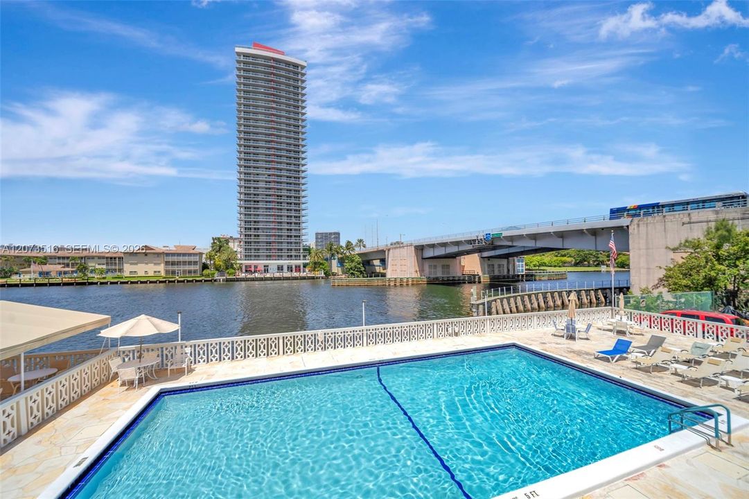 For Sale: $219,990 (1 beds, 1 baths, 646 Square Feet)