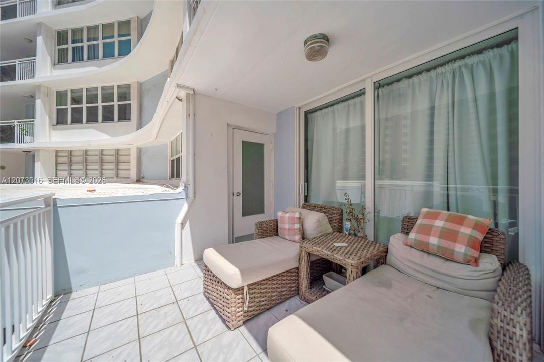 For Sale: $219,990 (1 beds, 1 baths, 646 Square Feet)