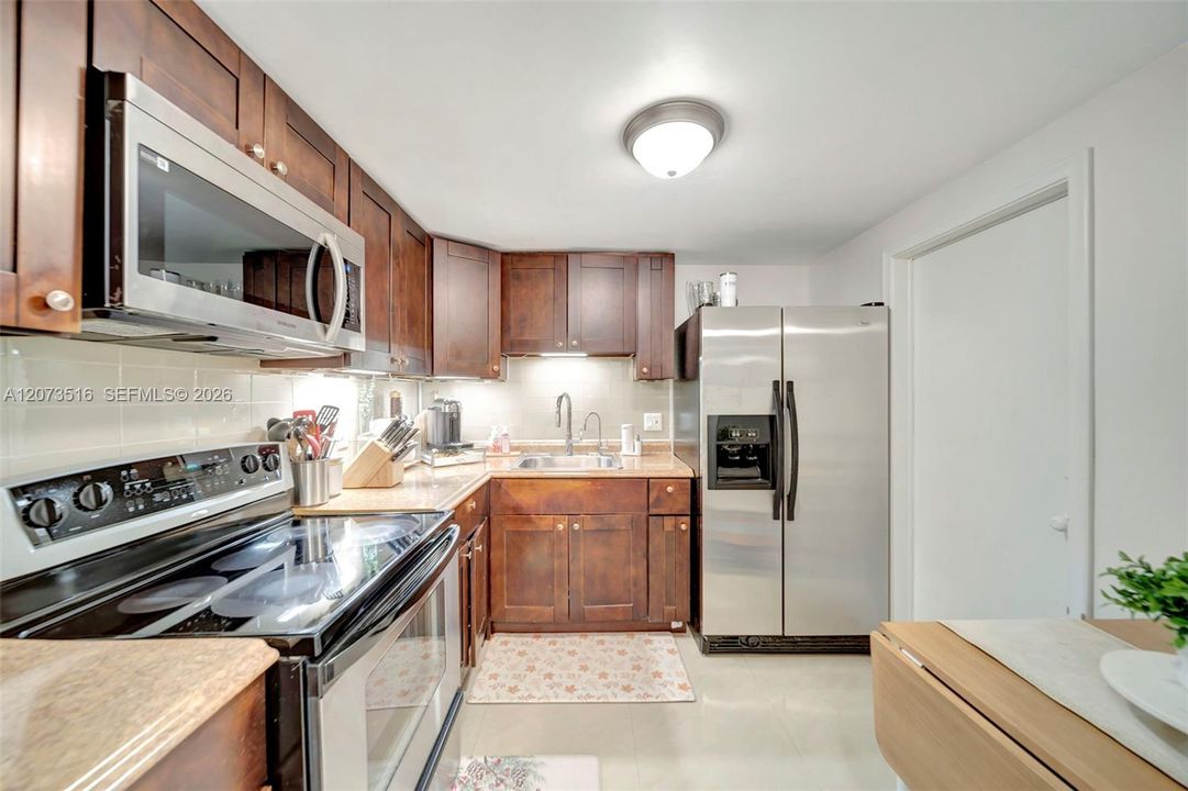 For Sale: $219,990 (1 beds, 1 baths, 646 Square Feet)