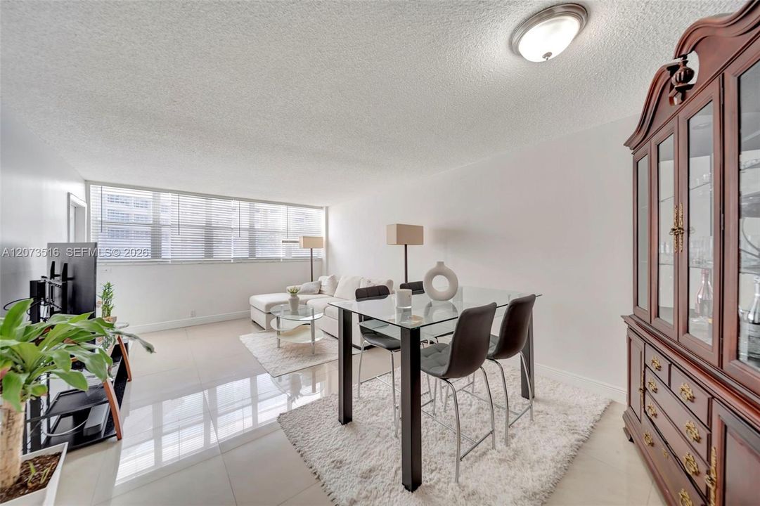 For Sale: $219,990 (1 beds, 1 baths, 646 Square Feet)