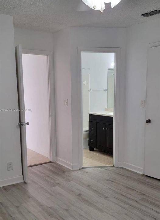 В аренду: $2,350 (2 спален, 2 ванн, 1100 Квадратных фут)