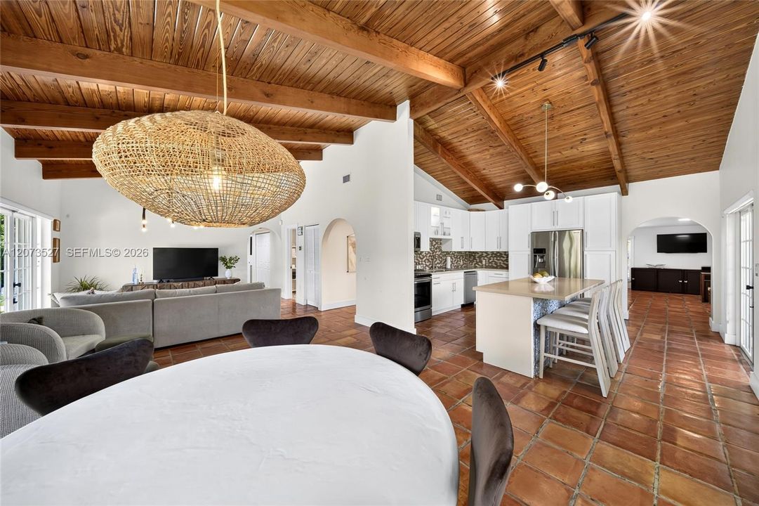 En Venta: $875,000 (3 camas, 3 baños, 2017 Pies cuadrados)