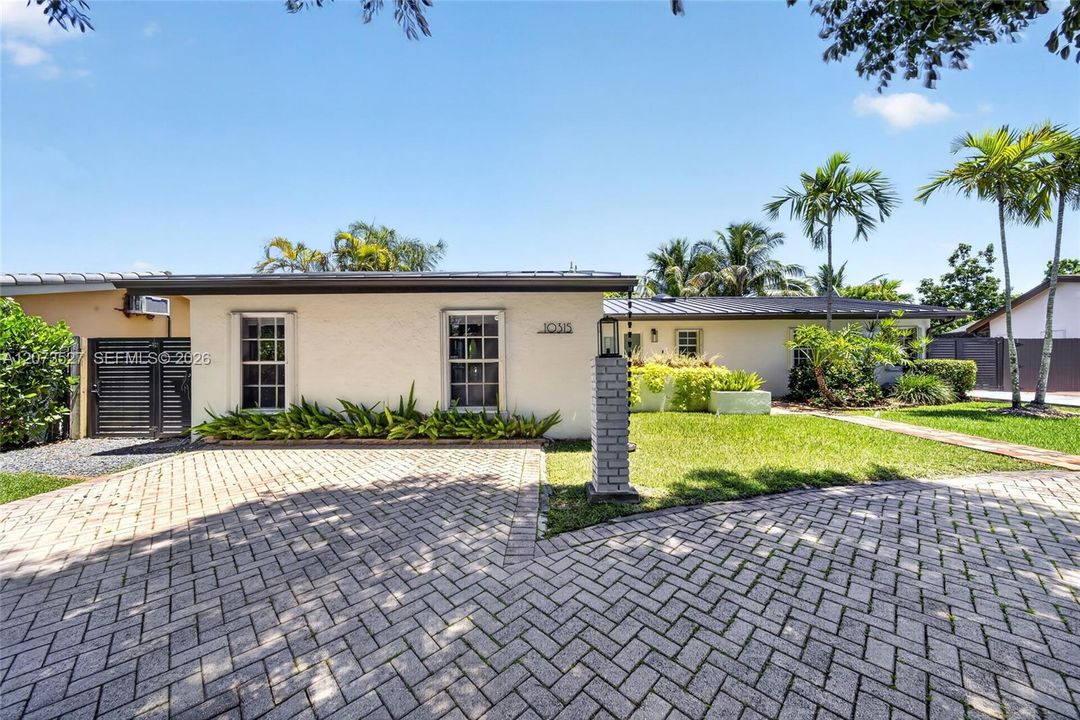 En Venta: $875,000 (3 camas, 3 baños, 2017 Pies cuadrados)