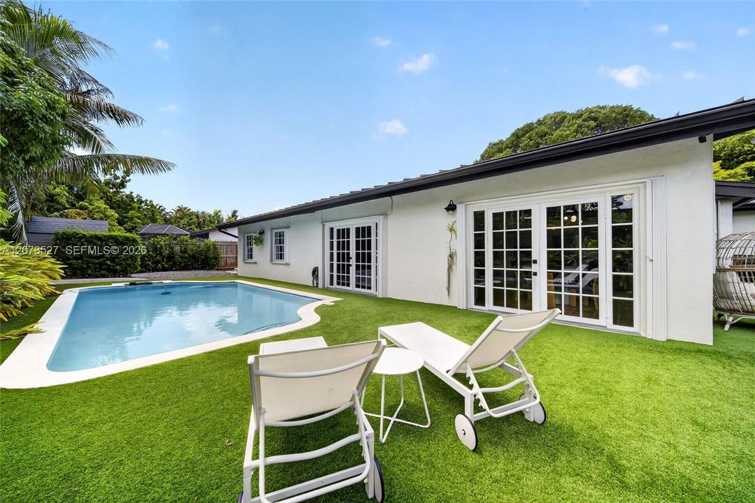 En Venta: $875,000 (3 camas, 3 baños, 2017 Pies cuadrados)