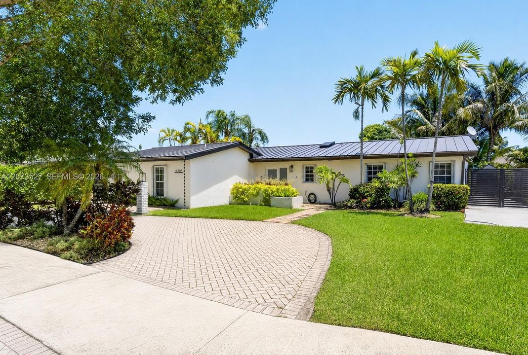 En Venta: $875,000 (3 camas, 3 baños, 2017 Pies cuadrados)