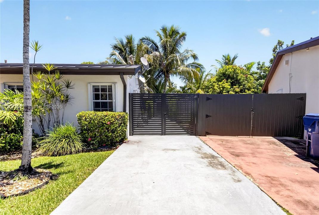 En Venta: $875,000 (3 camas, 3 baños, 2017 Pies cuadrados)