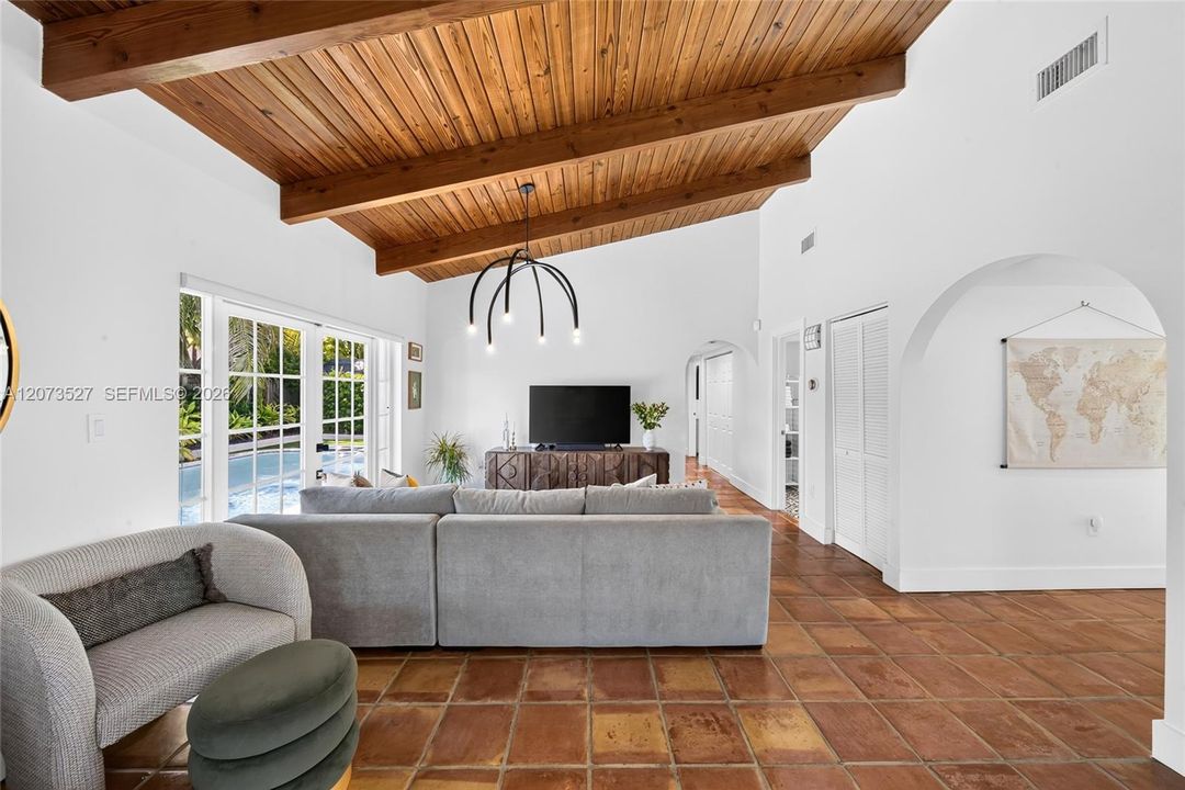 En Venta: $875,000 (3 camas, 3 baños, 2017 Pies cuadrados)