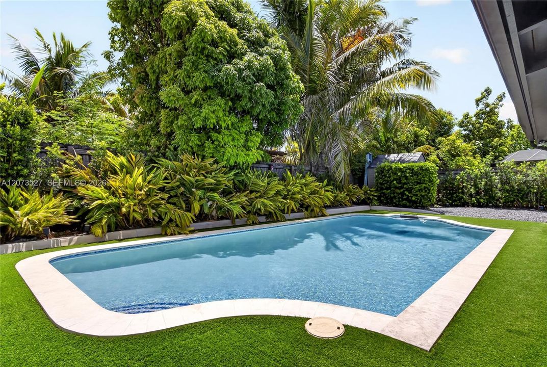 En Venta: $875,000 (3 camas, 3 baños, 2017 Pies cuadrados)