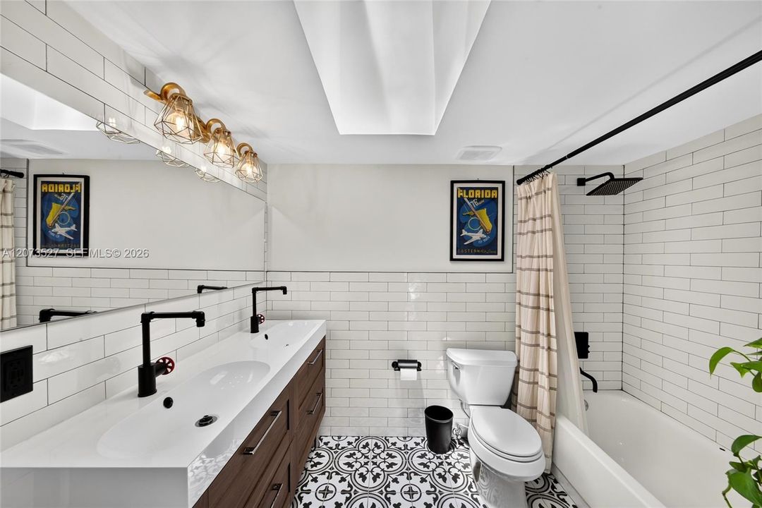 En Venta: $875,000 (3 camas, 3 baños, 2017 Pies cuadrados)