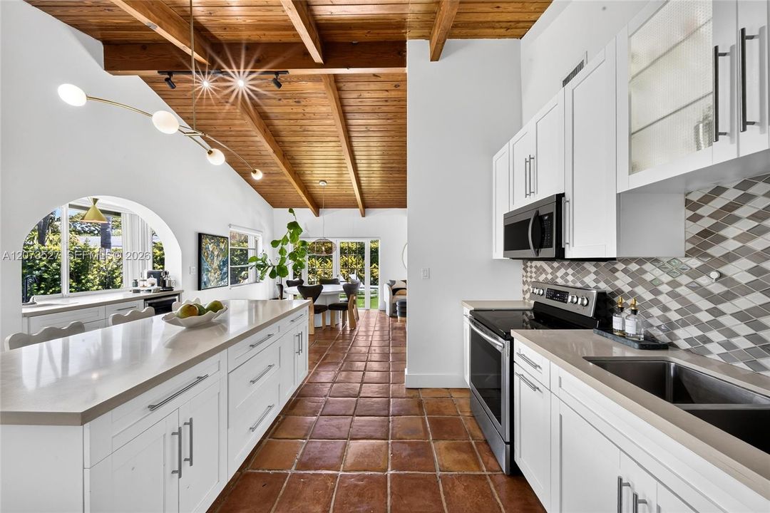 En Venta: $875,000 (3 camas, 3 baños, 2017 Pies cuadrados)
