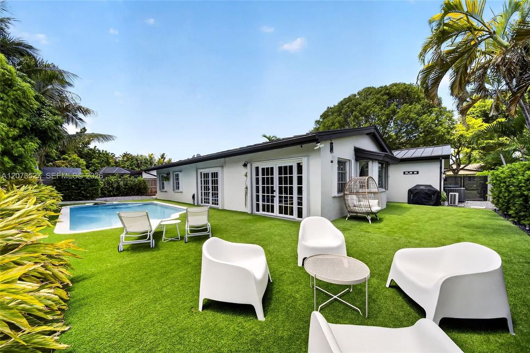 En Venta: $875,000 (3 camas, 3 baños, 2017 Pies cuadrados)