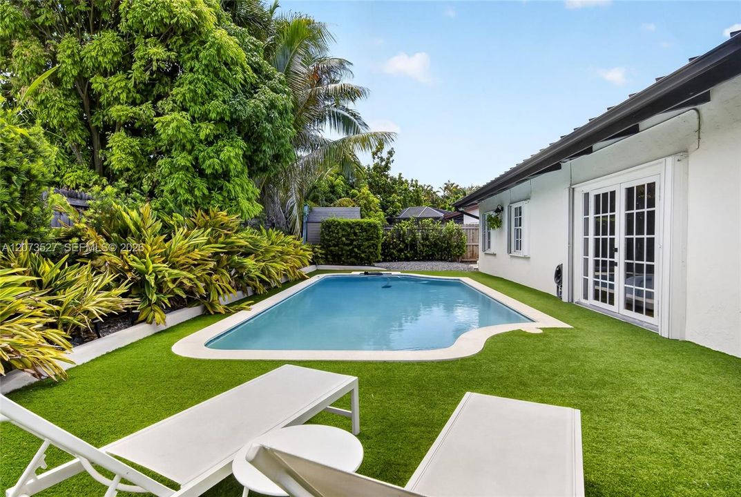 En Venta: $875,000 (3 camas, 3 baños, 2017 Pies cuadrados)