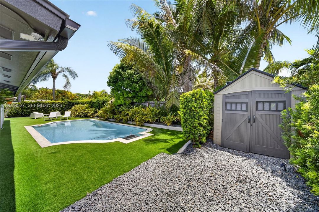 En Venta: $875,000 (3 camas, 3 baños, 2017 Pies cuadrados)