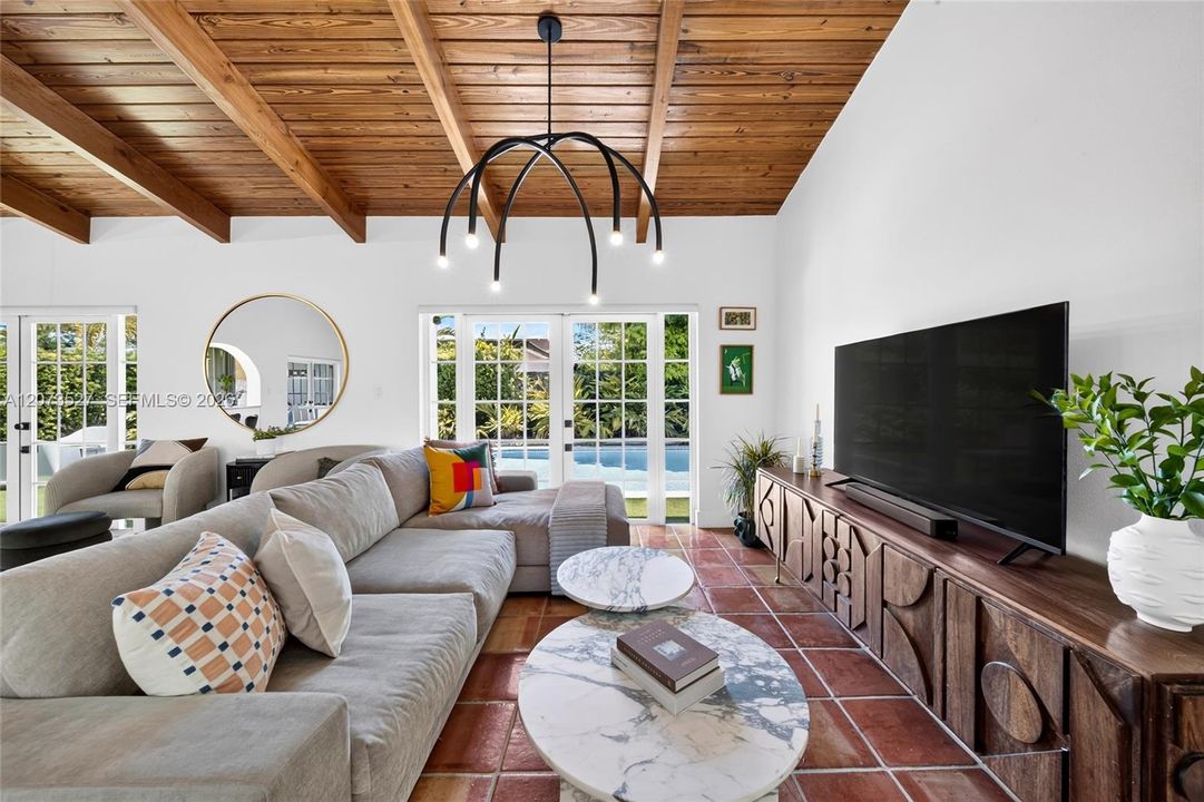 En Venta: $875,000 (3 camas, 3 baños, 2017 Pies cuadrados)