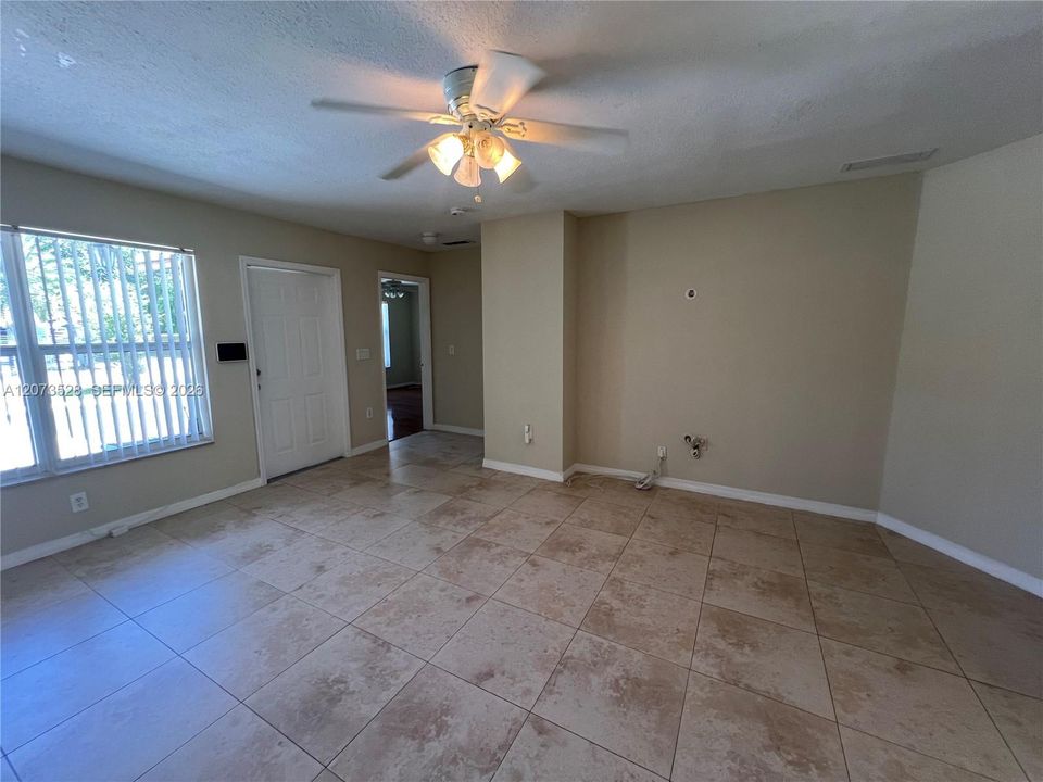 For Sale: $565,000 (3 beds, 2 baths, 1318 Square Feet)