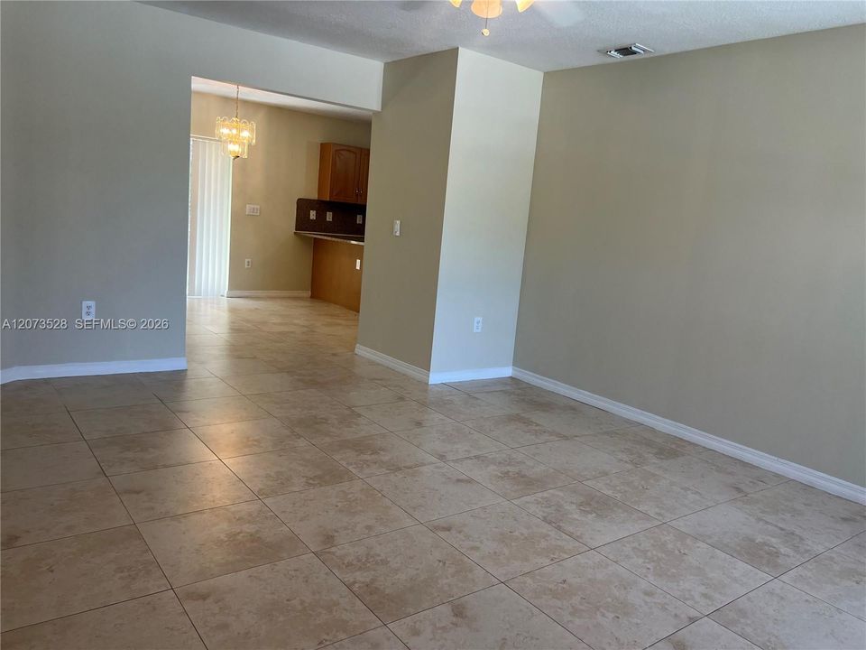 For Sale: $565,000 (3 beds, 2 baths, 1318 Square Feet)