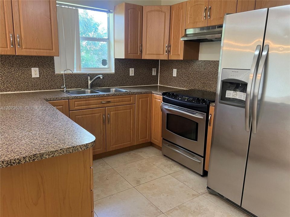 For Sale: $565,000 (3 beds, 2 baths, 1318 Square Feet)