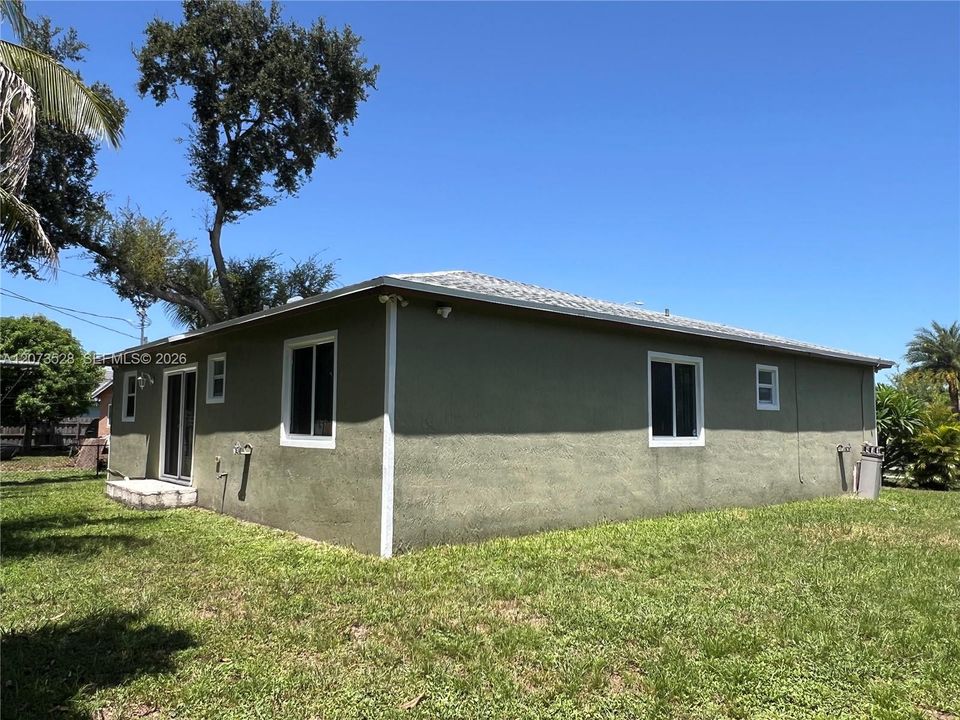 For Sale: $565,000 (3 beds, 2 baths, 1318 Square Feet)