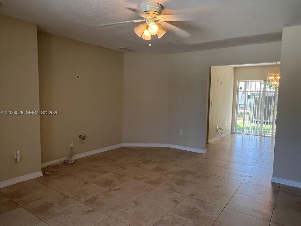 For Sale: $565,000 (3 beds, 2 baths, 1318 Square Feet)
