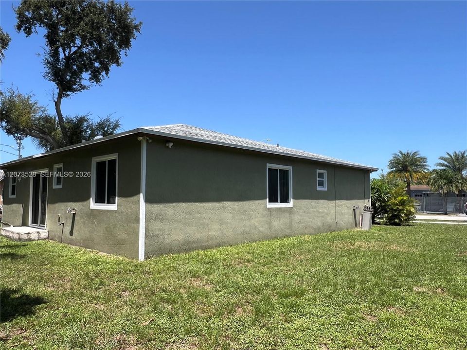 For Sale: $565,000 (3 beds, 2 baths, 1318 Square Feet)