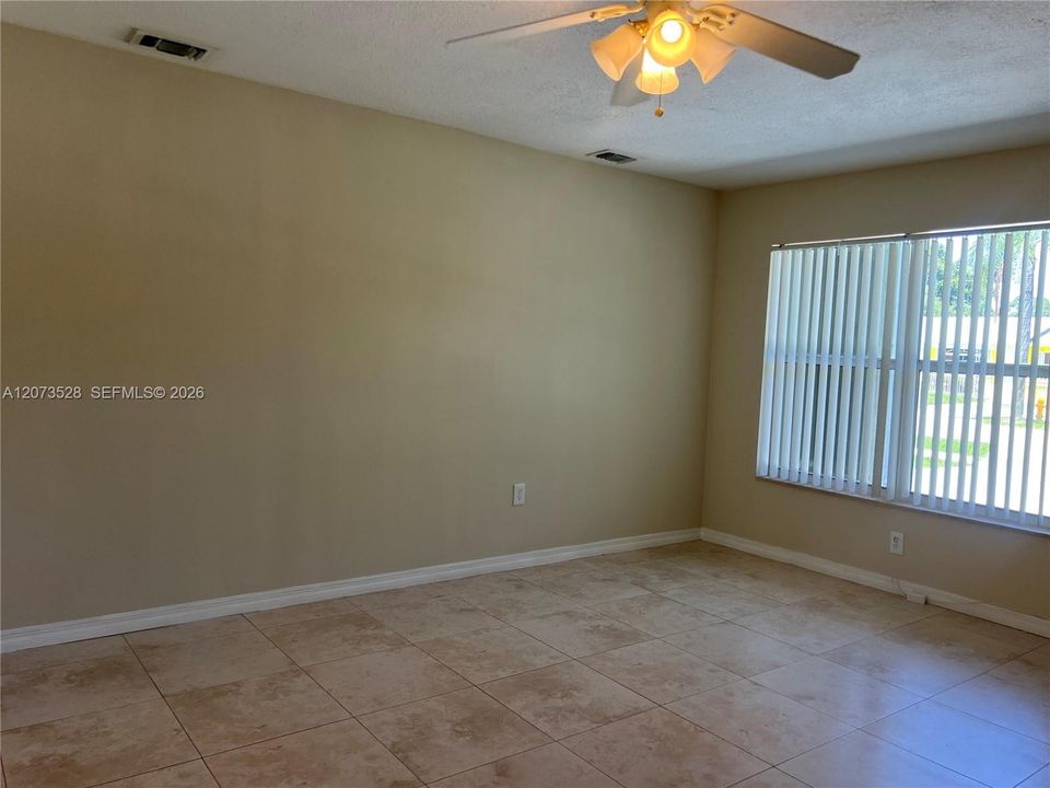 For Sale: $565,000 (3 beds, 2 baths, 1318 Square Feet)