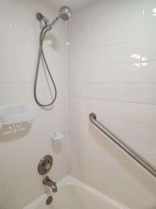 Shower/Tub