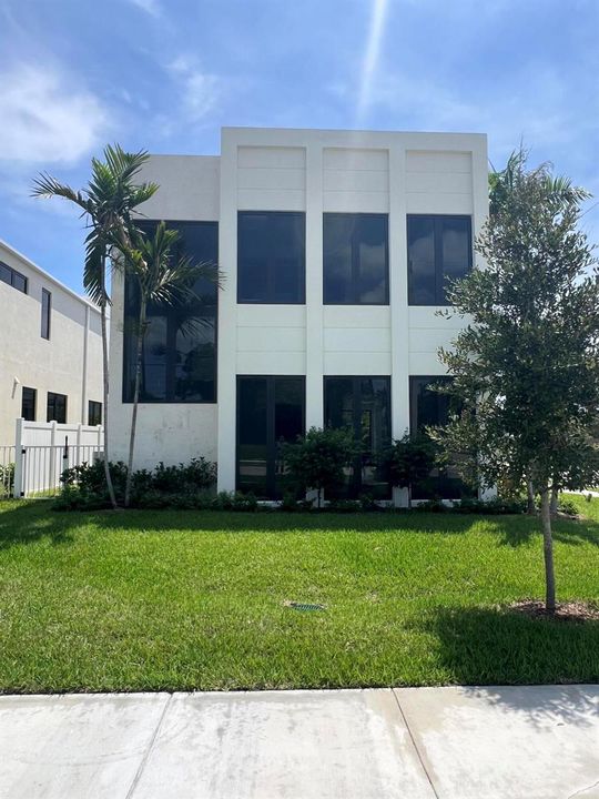 735 SE 4th Front