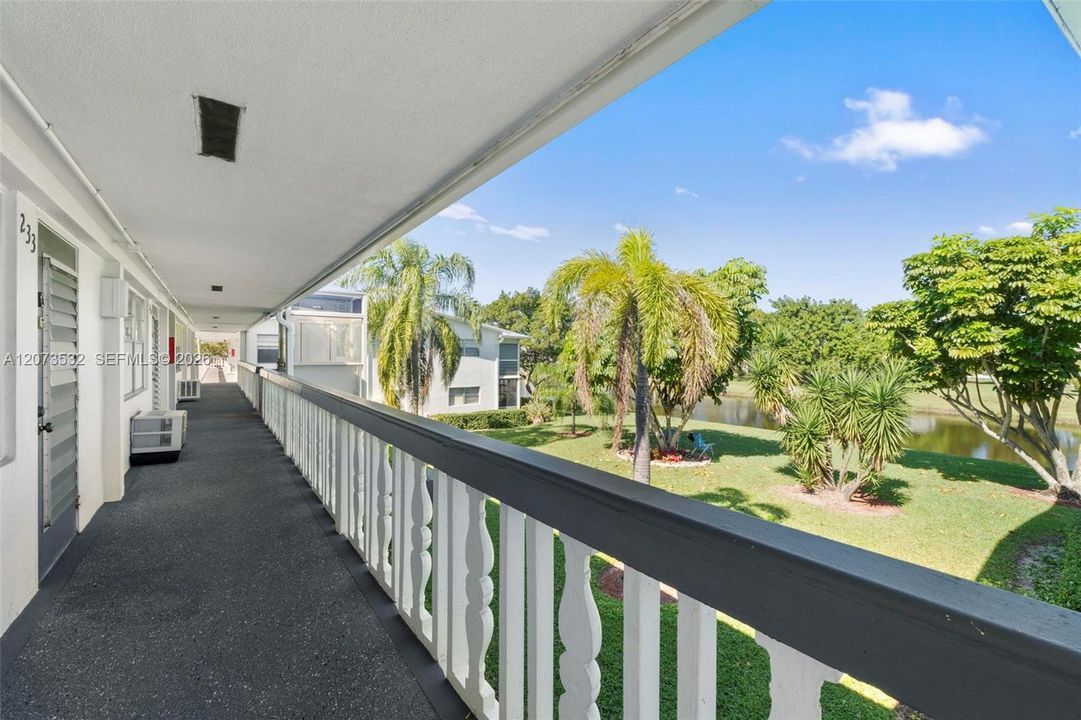 For Sale: $93,000 (1 beds, 1 baths, 585 Square Feet)