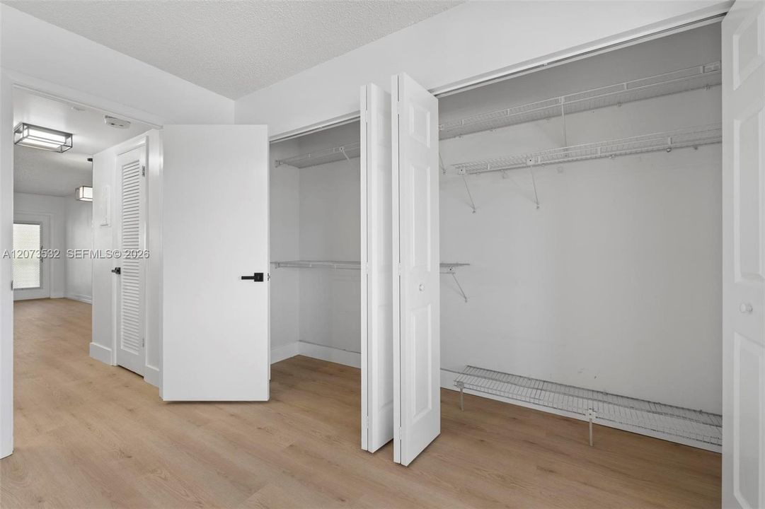 For Sale: $93,000 (1 beds, 1 baths, 585 Square Feet)